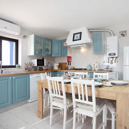 Bouros's Cliff بيت للعطل *