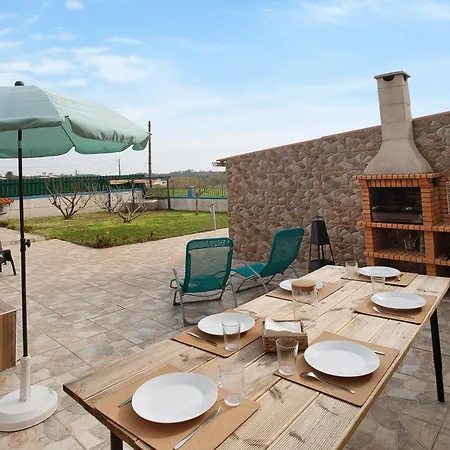 Bouros's Cliff بيت للعطل *