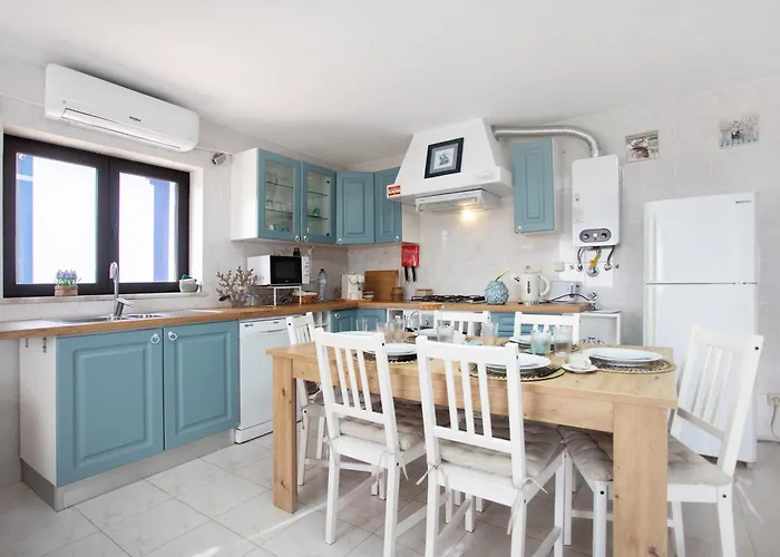 Bouros's Cliff Holiday home *