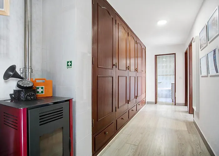 Bouros's Cliff Holiday home