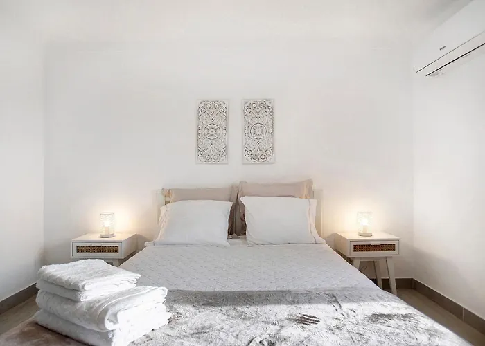 Bouros's Cliff Holiday home *